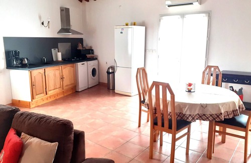 Vedene Apartment | At Doors of Avignon, Lovely Apartment in Villa for 2 people in Provence, France