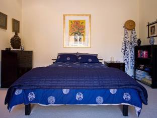 Sandy Bay Bed & Breakfast | At Eleven - La Petite Maison