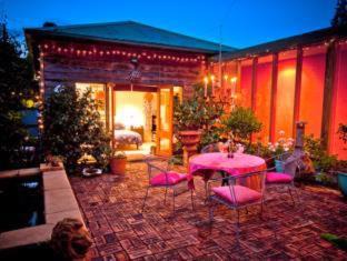 Sandy Bay Bed & Breakfast | At Eleven - La Petite Maison