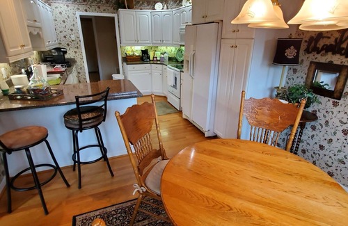 Morganton House | At home by the lake, enjoy nature and experience peace