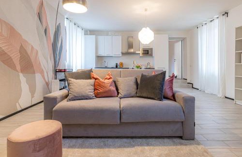 Como House | At Home-Como Lake