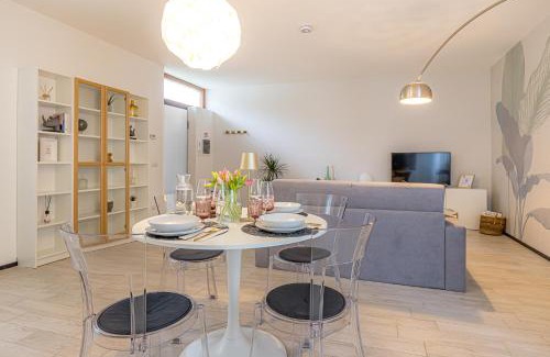 Como House | At Home-Como Lake