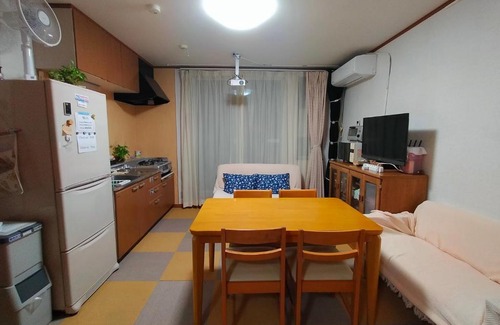 Higashi House | At Home N23