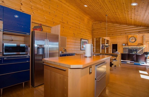 Old Fort Cabin | At Last Lodge | Beautiful 3BR Pet Friendly Log Home w/Hot Tub and Amenities!