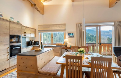 Hinterthal Apartment | Cosy apartment for 10 people with WIFI, TV, balcony, panoramic view and parking