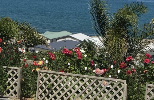 Opononi Apartment | At Number 54 you’ll enjoy a newly renovated fully self contained apartment.