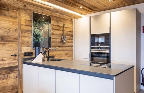 Sankt Martin am Tennengebirge Apartment | Superior & Infinity Pool by Interhome