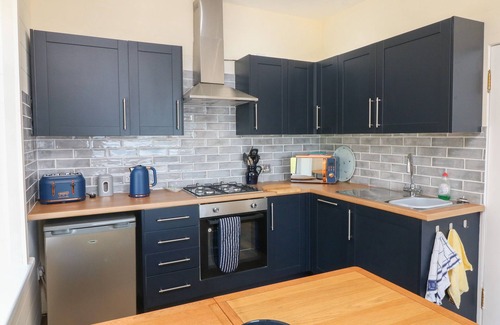 Hele Cottage | At the Bay Apartment
