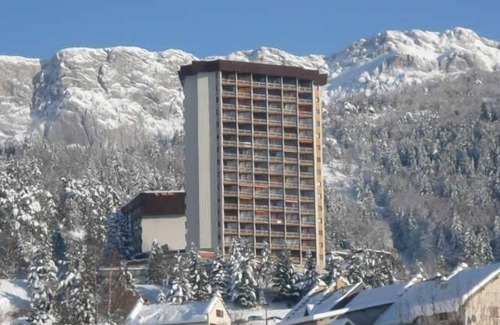Villard-de-Lans Apartment | At the foot of shops, 5th floor, view mountain, balcony, tv, ski locker, 18m², Villard de Lans