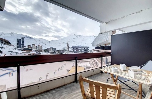 Les Menuires Apartment | At the foot of shops, 5th floor, view ski slopes, balcony, tv, ski locker, 24m², Les Menuires
