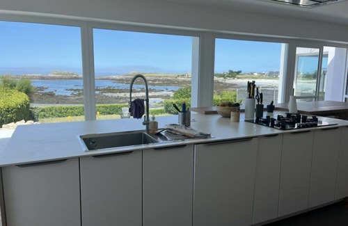 Ploudalmezeau House | At the water's edge, home between sea, dunes, sun and storms