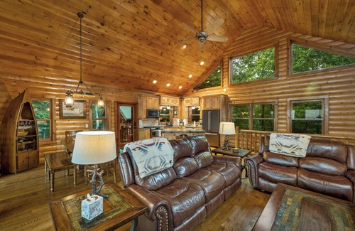 Ferguson Cabin | At Trail's End: Family Friendly Mtn Top Cabin, Porch and Patio area, Covered Hot