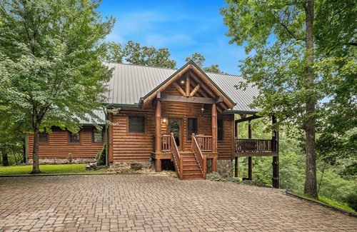 Ferguson Cabin | At Trail's End: Family Friendly Mtn Top Cabin, Porch and Patio area, Covered Hot