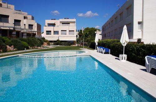 Torredembarra Villa | AT014 A pocos metros de la playa, equipamiento completo, piscina comunitaria