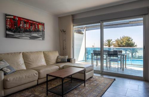 Torredembarra Apartment | AT021 Apartment with pool in front of the beach
