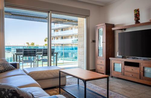 Torredembarra Apartment | AT021 Apartment with pool in front of the beach