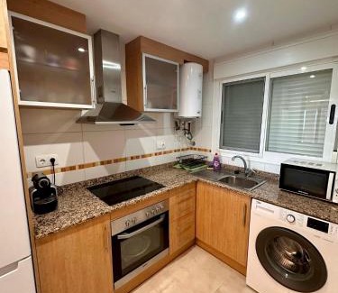 Cabanes Apartment | Atardecer en Torre la Sal a 50 metros de la playa, con Wifi Gratuito, Parking y Piscina