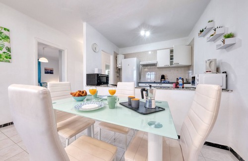 Puerto del Carmen Ski Chalet | Atassara House 500m from Playa Grande