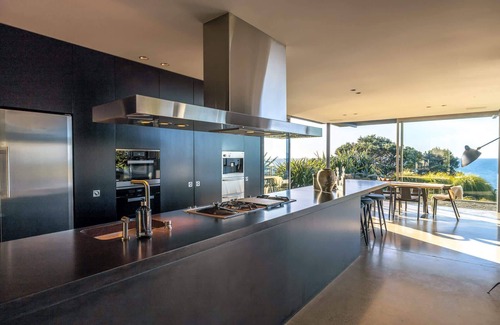 Oneroa House | Atatu Clifftop | Stay Waiheke