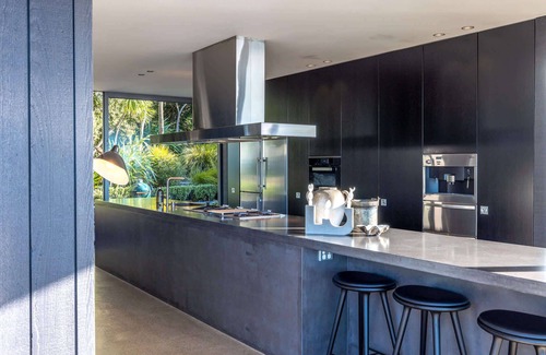 Oneroa House | Atatu Clifftop | Stay Waiheke
