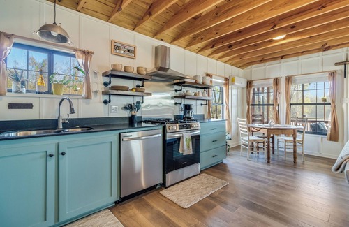 Atchafalaya Cottage | Atchafalaya River Cabin Sleeps 7