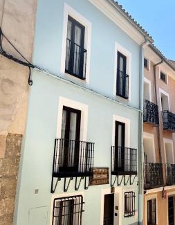 Old Town House | ATENEO CUENCA Suites con cocina en el casco histórico