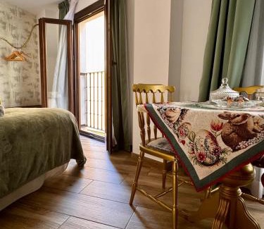 Old Town House | ATENEO CUENCA Suites con cocina en el casco histórico