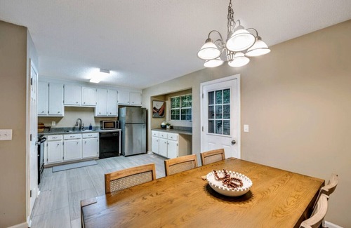 Acworth House | ATH - Comfortable 4BR Home for Extended Stay (rem)