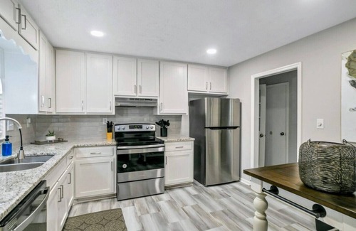 Ellenwood House | ATH - Ellenwood - Rare Find - Immaculate - (julie)