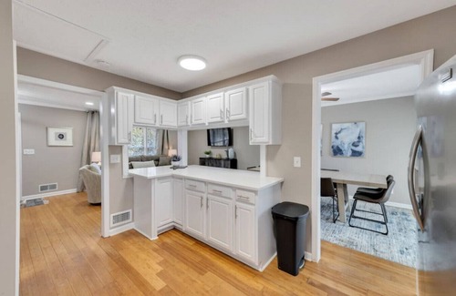 Acworth House | ATH · Entire Home - Pets and long stays - Fenced yard