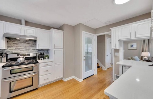 Acworth House | ATH · Entire Home - Pets and long stays - Fenced yard