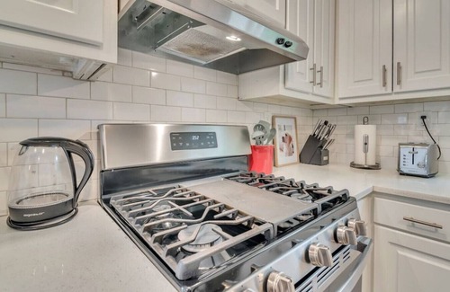 Woodstock House | ATH - Sleeps 6 - 3 Beds - Fenced/Pet friendly - Cabo