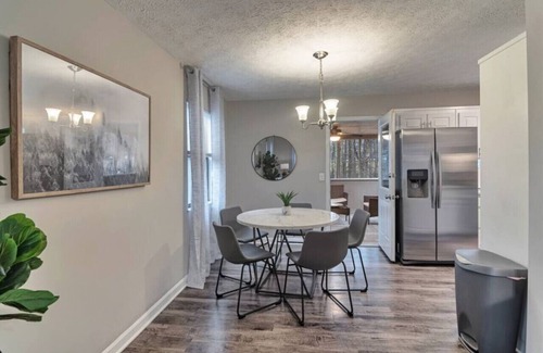 Acworth House | ATH - Sleeps 6 - 3 Beds - Pet friendly - Dustin