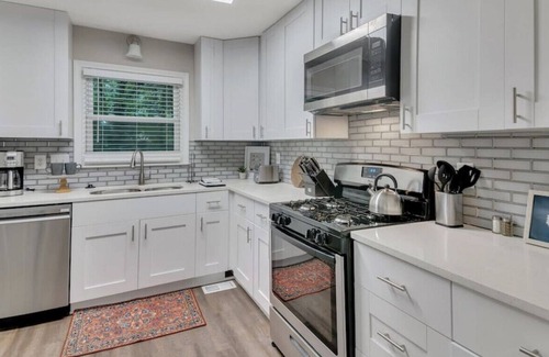 Acworth House | ATH - Sleeps 8 - 4 Beds - Pet Friendly - Moonlit