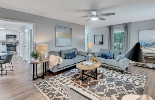 Acworth House | ATH - Sleeps 8 - 4 Beds - Pet Friendly - Moonlit