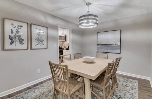 Acworth House | ATH - Sleeps 8 - 4 Beds - Pet Friendly - Moonlit