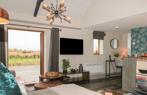 Burrowbridge House | ATHELNEY COTTAGE, pet friendly, with a garden in North Curry