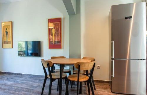 Petralona Apartment | Athenian Serene City Escape
