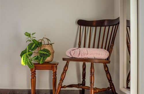 Petralona Apartment | Athenian Serene City Escape