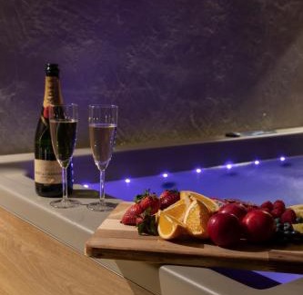 Attiki Apartment | Athens Beautiful Penthouse With Spa 5' to Metro