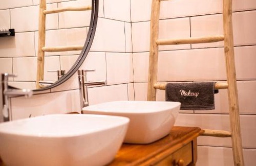Kimberley House | @Athens Guest Rooms