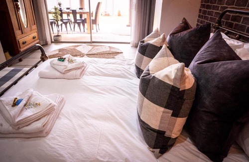 Kimberley House | @Athens Guest Rooms