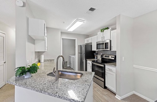 Athens Apartment | Athens Stay near UGA, Pool + Gym & Bear Hollow Zoo, Sleeps 8.