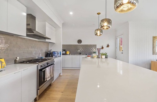 Armstrong Creek House | Atherton Retreat I Mid Century flare
