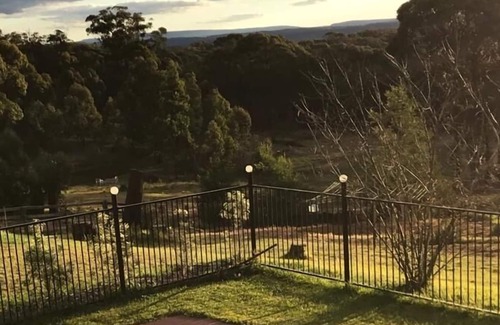 Canyonleigh House | Athey Mountain "Where families come together” with stunning an