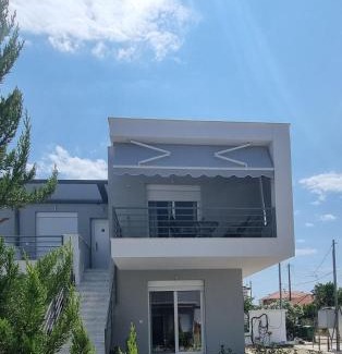 Paralia Ofryniou Apartment | ATHINA