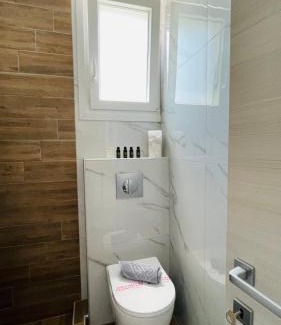 Paralia Ofryniou Apartment | ATHINA