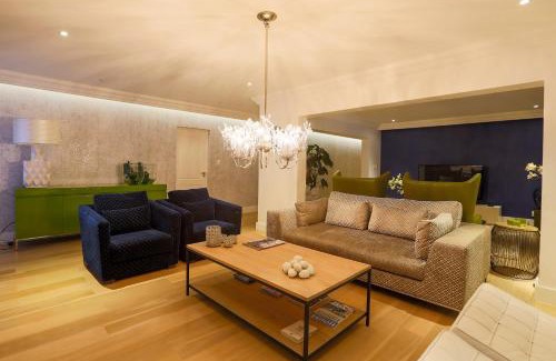 Greater Johannesburg Metropolitan Area Hotel | AtholPlace Hotel & Villa
