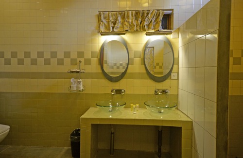 Udunuwara Hotel | Athulya Villas