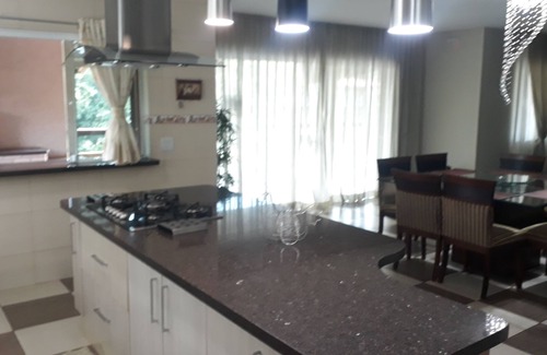 Atibaia Cottage | Atibaia Gated community 24hrs security, wi-fi great for family and friends